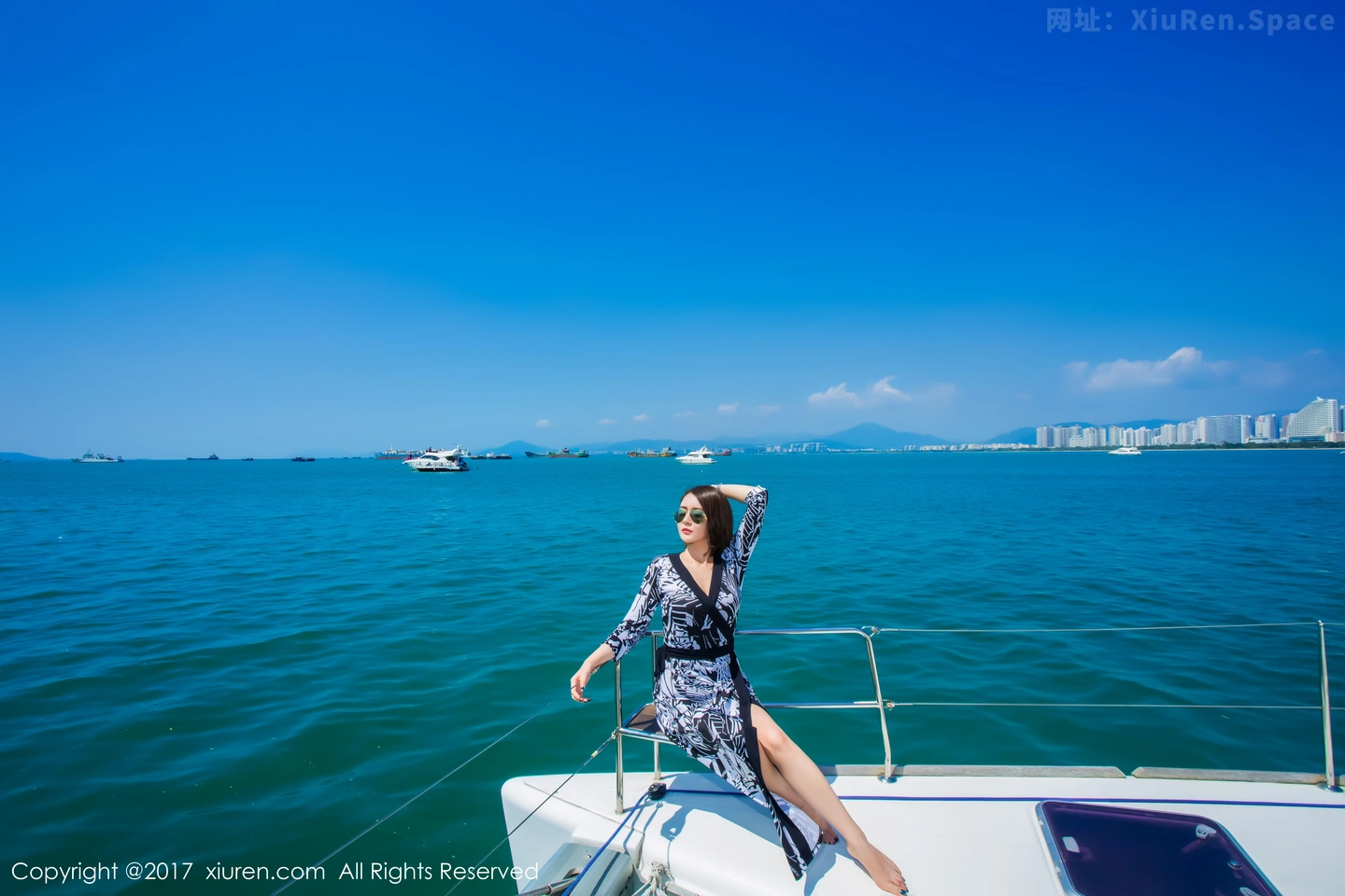 图片[2]-[XiuRen秀人网]VOL.858 嫩模廿十海南三亚旅拍蓝天白云海边性感比基尼写真45P-秀人网官方网站